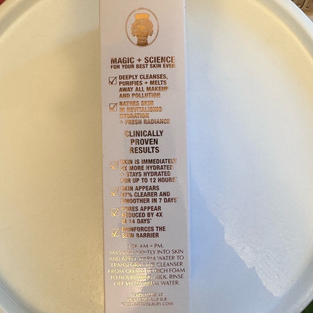 Charlotte Tilbury- Charlotte’s Magic Hydration Revival Cleanser - Picture 12 of 12